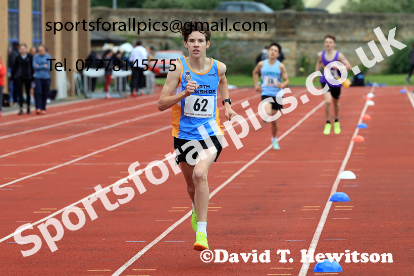 Middle Distance, 2026 Northern Schools Inter Counties, Wentworth, Hexham. Photo: David T. Hewitson/Sports for All Pics
